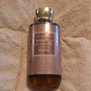 Bath & Body Works Wrapped in Vanilla Shower Gel